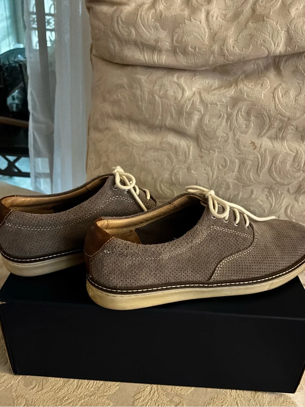 Johnson and Murphy Men's Gray Suede Derby Shoes with Contrast Laces